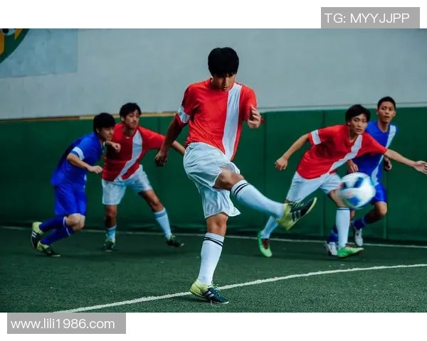 足球巨星齐聚一堂揭秘绿茵场背后的训练生活与心路历程