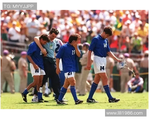 九十年代足球场上的超级球星与时代风采回顾